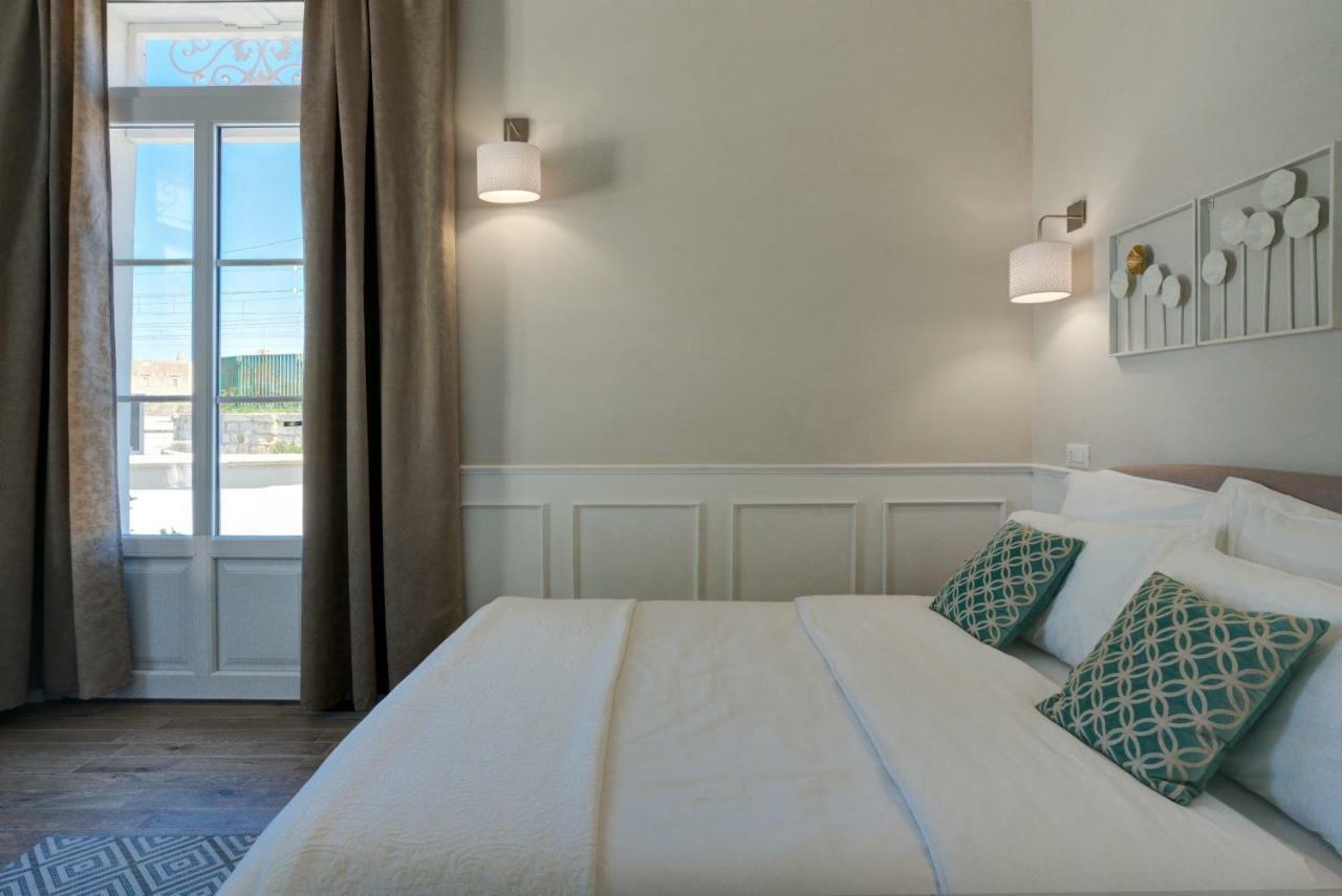 La Roche Bed & Breakfast เลชเช ภายนอก รูปภาพ